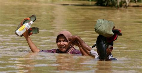 Latar belakang adalah dasar ataupun titik tolak untuk memberikan pemahaman kepada pembaca mengenai apa yang ingin disampaikan. MONG.Inc: Makalah permasalahan banjir di kota Samarinda ...