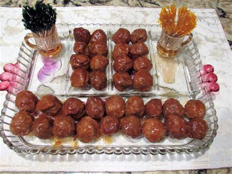 Made these for a kentucky derby party and they didn't last to see the race!!! Honey Bourbon Meatballs-Slow Cooker | Meatball recipes ...