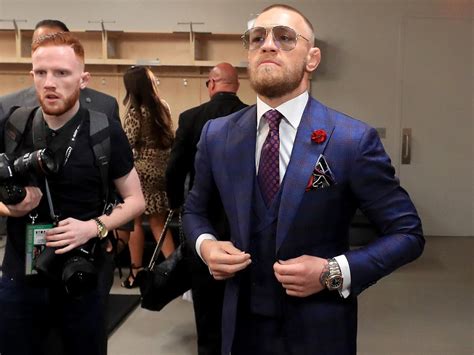 While he remained unbeaten, floyd mayweather also became the cash cow of the sport. Conor McGregor reveals how much heavier he is than Floyd ...