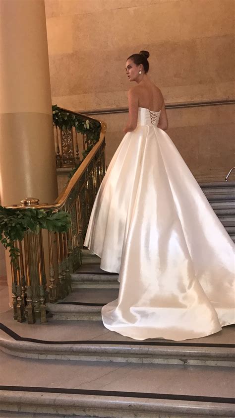 Thousands of new, used and preowned gowns at lowest prices in the united states. Absolutely gorgeous Juliet ball wedding gown with a big ...