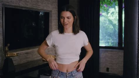 Lil dicky's latest video takes an unexpected turn that involves a talking brain, aliens, and a john c reilly cameo! Watch Kendall Jenner Sing About Her Vagina in Lil Dicky's ...