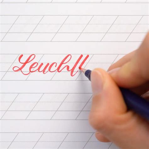 Wörter, die ihnen wichtig sind oder sie. Brushlettering "Leuchtturm" Video in 2020 | Einfache sachen zum zeichnen, Handlettering ...