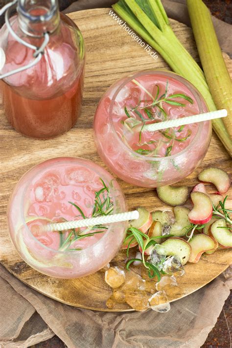 Die süsse könnt ihr durch die. Gastbeitrag: Rhabarber-Gin-Tonic & Ziegenfrischkäse-Dipp ...