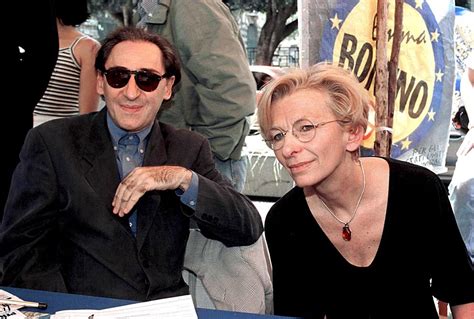 Franco battiato è stato stroncato da una misteriosa malattia che già da tre anni lo aveva costretto a stare lontano dal palco. Franco Battiato, auguri al settantenne visionario ...