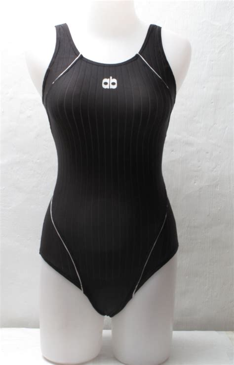 Setelah selesai menyimak beberapa tips tentang memilih celana renang pria tersebut, sekarang saatnya anda simak ulasan 7 merk celana renang pria terbaik yang pas dan nyaman untuk dipakai, berikut ini. Harga Baju Renang Merk Speedo / 30+ Celana Renang Pria ...