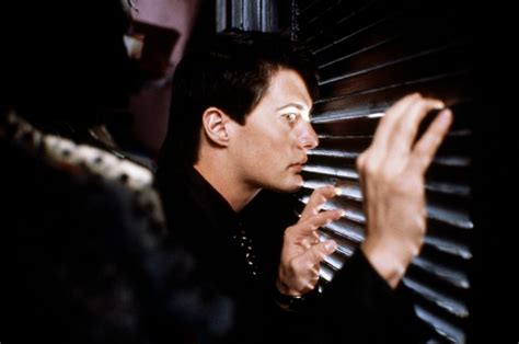 Set in a small american town, blue velvet is a dark, sensuous mystery involving the intertwining lives of i decided to watch public service announcement: Blue Velvet ***** (1986, Kyle MacLachlan, Isabella ...