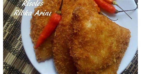 Risoles merupakan makanan yang sederhana, tetapi dapat masuk kategori yang tidak kampungan, bahkan elegan. anjaaay: Resep Risoles ayam kentang wortel segitiga (NO MSG) MUDAHHH ala Ribka Arini