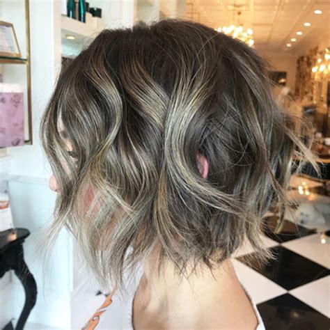 An inverted bob is a haircut with stacked layers at the back and elongated frontal strands. Ridiculously Cute Inverted Bob Haircuts For 2019 | Faze