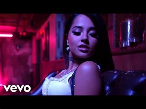 I don't know, it's just something about ya got me feeling like i can't be without ya anytime someone mention your name i be feeling as if i'm around ya ain't no words to describe you baby Traduction Mayores - BECKY G (ft. bad bunny ) en Français