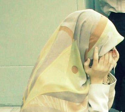 Gambar kartun muslimah yang sedang berdoa gambar kartun via gambarkartunbaru.blogspot.com. Gambar Wanita Muslimah Sedih Sendirian - gambar status lucu wa