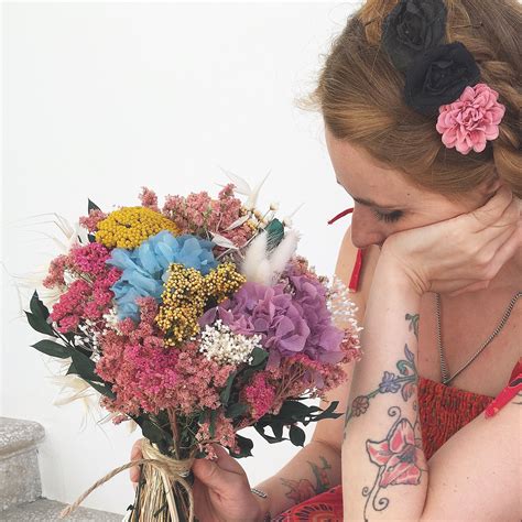Compras de flores por internet, por teléfono, o directamente a través de nuestra floristería en barcelona. Ramo con flor seca y preservada | Ramos de novia, Flores ...