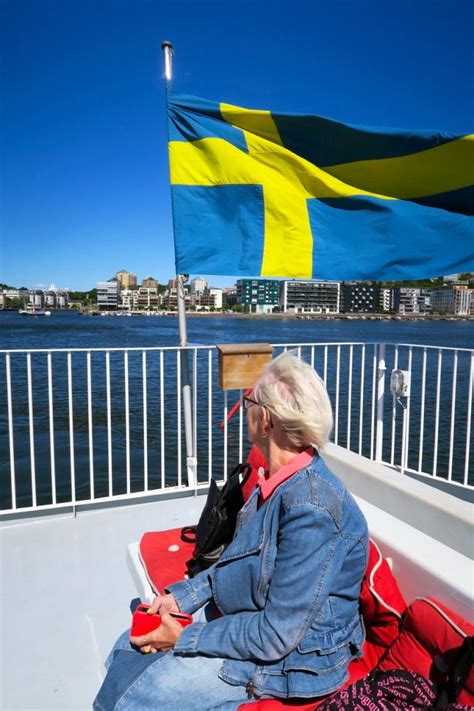 The national day of sweden (swedish: Geddfish : Sveriges nationaldag, svenska flaggans dag ...