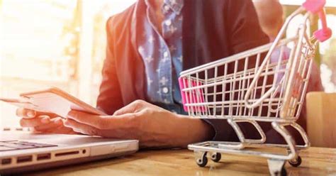 Sosial learning networks (sln) yang menyediakan ribuan tutorial akademik yang diajarkan oleh guru dengan berbagai model instruktur dan dapat diikuti o … leh pembelajar dengan berbagai model belajar, adalah?. Apa itu E-Commerce? Inilah Penjelasannya - Bee.id
