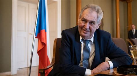 Prezident miloš zeman bude mít tradiční projev (vánoční poselství) 26. O niekoľko týždňov si dáme dole rúška, tvrdí Miloš Zeman ...