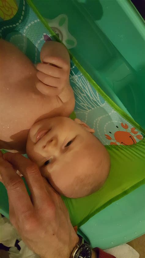 Unique arm locks onto the side of the tub, providing stability for your baby, and. Summer Infant My Fun Tub Baby Bath - REVIEW - Dancing In ...