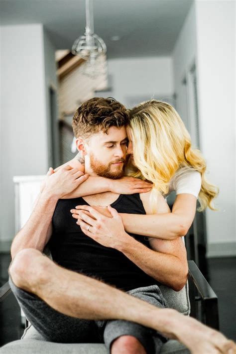 This Nashville Musician and His Sweetheart Got Comfy for a ... We can help you with our creative photoshoot ideas and smart photo hacks!