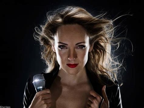 Die kölner komikerin carolin kebekus ist laut eigener aussage sehr leicht zum lachen zu bringen. Carolin Kebekus live in Stuttgart - 29.2.2020 Porsche-Arena