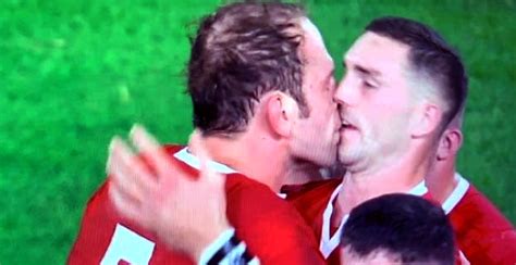 After overcoming an early knee injury in that match, jones. Alun Wyn Jones and George North accidentally lock lips ...