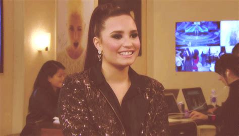 I'm trying to understand i don't understand gif. demi lovato x factor gif | WiffleGif