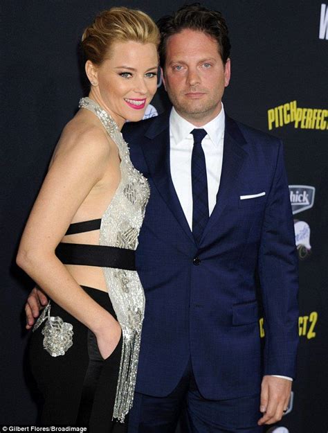 Mark wahlberg, amanda seyfried, elizabeth banks and more! Elizabeth Banks dazzles in backless top at Pitch Perfect 2 ...