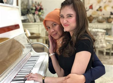 Listen to music by ayda jebat on apple music. 'Producer & Director Pun Tak Kecoh' - Sheila Rusly ...