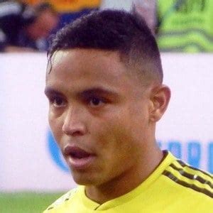 El futbolista de 29 años de edad nacido en el atlántico, indicó que la relación con la madre de sus tres hijas había terminado desde hacía un año. Luis Muriel - Bio, Family, Trivia | Famous Birthdays