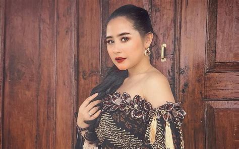 Bigo live hot cewek sexi sange buka bukaan 18+. Penampilan Cantik Jadi Gadis Yogyakarta Dibully, Prilly ...