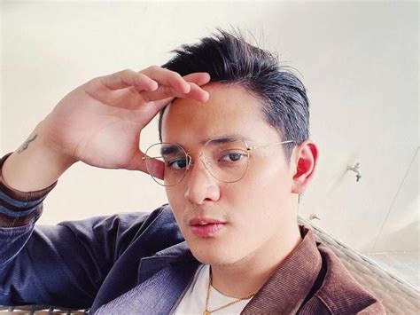 I got my driver's license last week just like we always talked about 'cause you were so excited for me to finally drive up to your house but today i drove through the suburbs crying 'cause you weren't around. WATCH: Ruru Madrid sings short cover of 'Heartbreak Anniversary' by Giveon