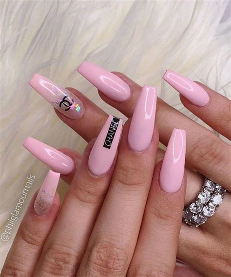 Preparar tu muestrario para este tipo de ocasiones con diseños de uñas elegantes que se ajusten al gusto personal, tipo de vestido, lugar y hora de la. 60 Elegante Ataúd Diseños De Uñas De Arte | Manicura de uñas, Diseños para uñas largas, Uñas de gel