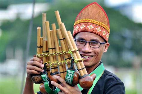 Terbuat dari sebatang kayu gong ini digunakan untuk alat musik. Rio sanggup tinggalkan gaji lumayan untuk ceburi muzik ...