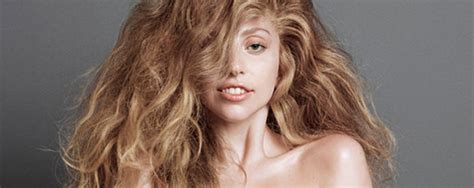 Lady gaga, die an diesem mittwoch 26 jahre alt wird, stellte ein foto von sich mit einer blume im. Dabei zeigte sie sich erst kürzlich komplett natürlich