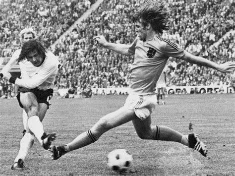 Eski alman milli futbolcu gerd müller, 75 yaşında hayatını kaybetti. Gerd Müllers Ehefrau: "Er schläft langsam hinüber ...