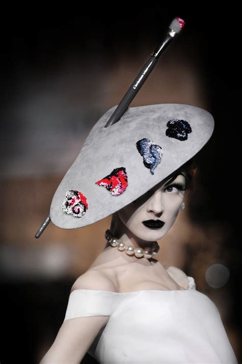 Explore the new stephen jones millinery collection. What's up! trouvaillesdujour: Hats: An Anthology by ...