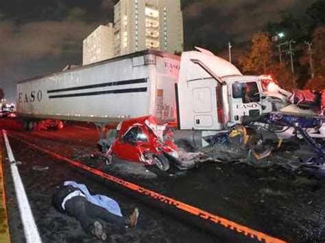 Íntimos detalles de sus vidas y divertidas anécdotas serán parte del diálogo del estelar, donde llegarán la alcaldesa de la pintana claudia pizarro, la periodista y conductora de televisión eva gómez, el bailarín iván cabrera, el cantante leo. Vinculan a proceso a conductora de tráiler - MEGANOTICIAS