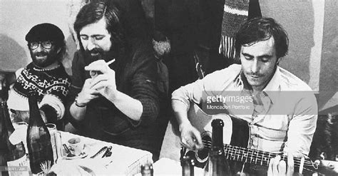 Vince tempera and roberto manuzzi guitar: Da De André a Guccini: dieci canzoni italiane che sono ...