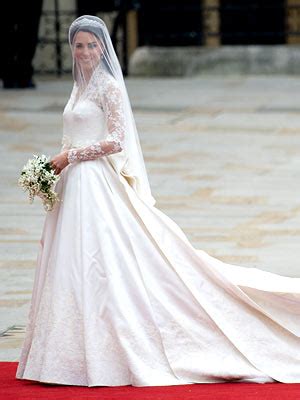 She had at least 1 relationship previously. AdaMokhtar: Grace Kelly's Wedding Dress