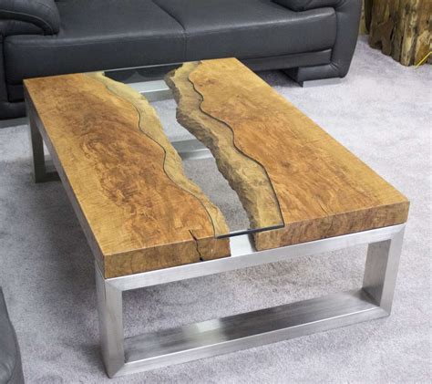 Ein couchtisch aus holz und glas verbindet zum beispiel gekonnt schwere und leichtigkeit miteinander. Couchtisch aus Massivholz Litschi - Der Tischonkel