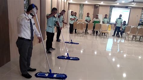 Seandainya saja dia bukan bekerja sebagai cleaning service di gedung tempat kantorku berada, aku pasti tidak pikir panjang mengarapnya. Gaji Cleaning Serfis Di Kapal : Untuk kadar interest pinjaman terkini (mengikut bank bank yg ...