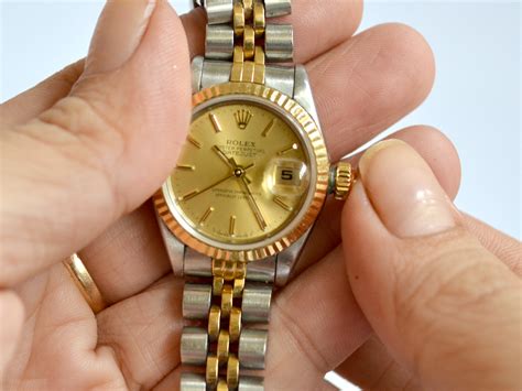 How to Adjust the Time on a Rolex Replica: 3 Steps