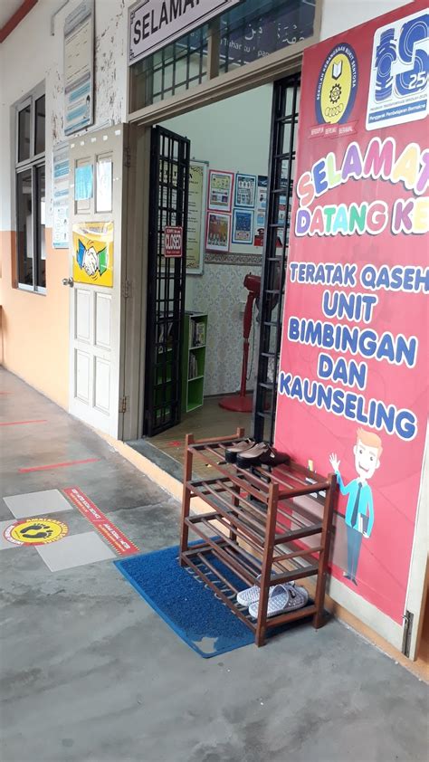 Bimbingan dan konseling adalah upaya dalam memberikan pelayanan bantuan kepada anak agar mampu mandiri dan berkembang secara optimal. Bimbingan dan Kaunseling SK Bukit Sentosa: BILIK ...