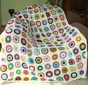 Then, chain 3 and double crochet twice into the center of the ring. Granny-Square-Decke-SUNBURST-FLOWERS-gehaekelte-Decke ...