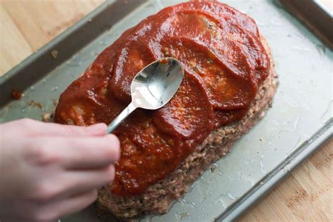 Place about half of the meat in a roasting tin, form a long shape of about 23. How Long To Cook A Meatloaf At 400 Degrees : Classic ...