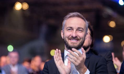 Jan böhmermann privat mit freundin kinder vater, mutter: "Meine Oma liegt seit vorgestern im Koma": Böhmermann ...