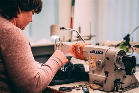 Heute stehen bräuten eine menge an schönen, eleganten und individuellen brautkleidern zur auswahl. Meine Leistungen • Schneiderei Irina