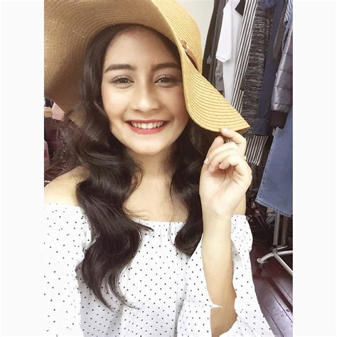 She is known for her leading roles in the television dramas hanya kamu, monye. 21 Foto Selfie dan Seluruh Badan Prilly Latuconsina ...