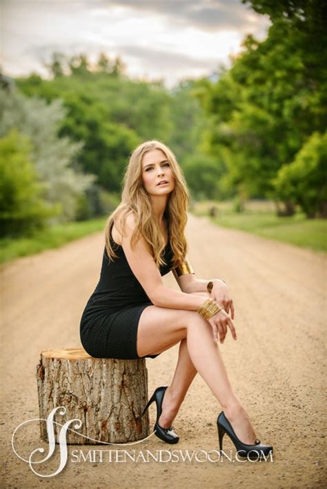 How to make picture poses while sitting down. Portrait Session - Boulder Colorado Smitten and Swoon Studio