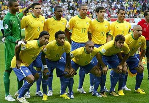 Futebol do brasil, desde o brasileirão até a seleção do brasil. Roberto Santiago: Fiasco da seleção brasileira na Copa 2006