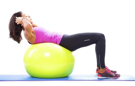 Übungen für einen flachen bauch und dünne oberschenkel. Genial einfach! Die besten Gymnastikball-Übungen für einen ...