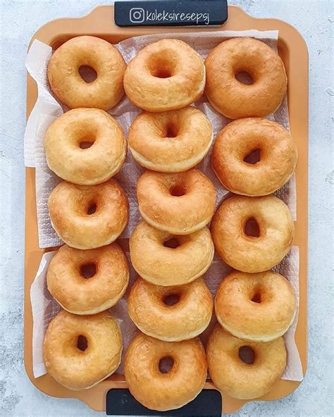 Anda tentu sering memakan donat yang berbahan dasar kentang, tidakkah anda merasa bosan? DONAT KENTANG - Bagikan Aneka Info