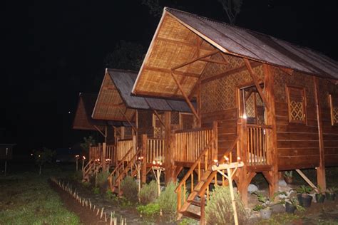 Ceritanya kebanyakan di malam hari sehingga suasana bioskop sangat gelap. Menginap di pondok kayu | Dusun Sahabat Alam